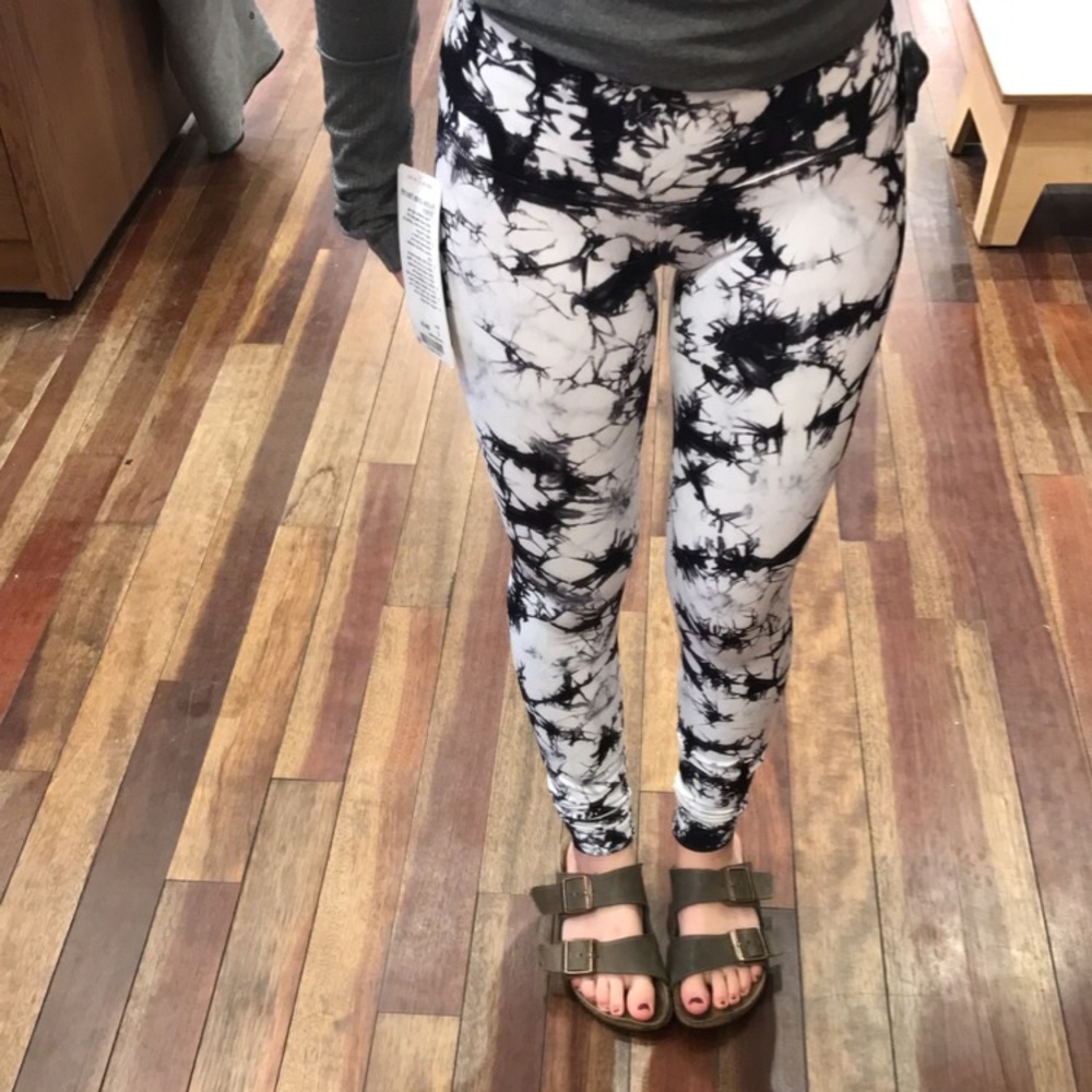 Lululemon HighWaist Tie Dye Leggings Size 2